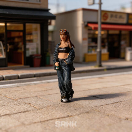 Mia Parker – 1:64 Figure