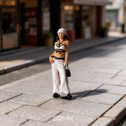 City Girl (Urban Style Series) - 1:64 Figure